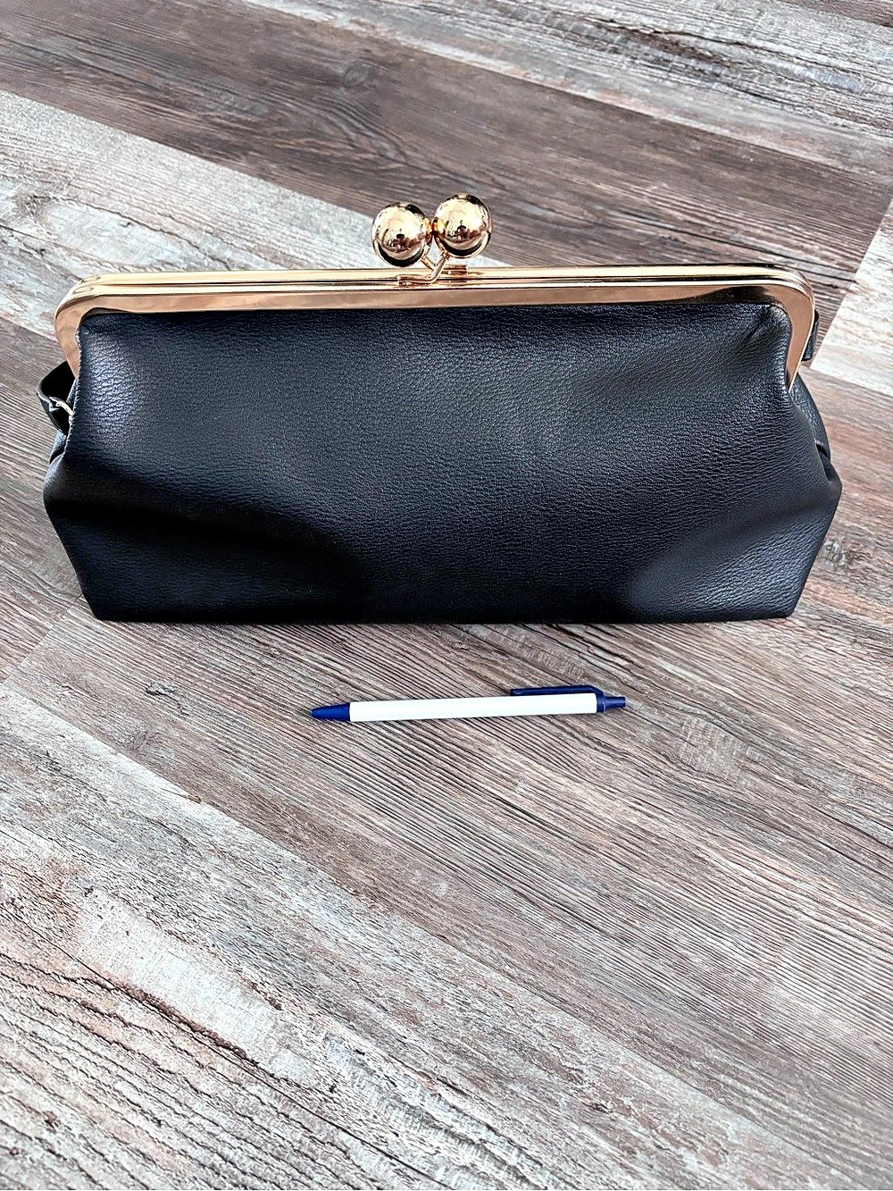 A New Day Kiss Lock Clutch Bag Black With Strap